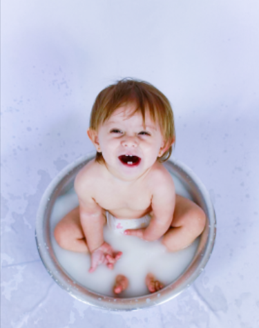 Bebê na banheira e os cuidados para ele não escorregar